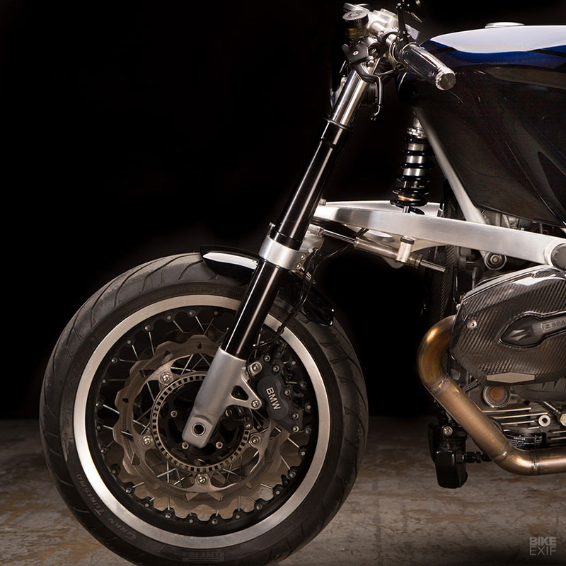 Sự trở lại hoành tráng của BMW R1200S huyền thoại